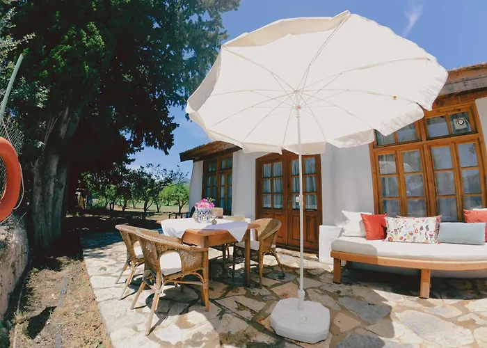 Bitez Village 호텔 *